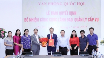 Trao quyết định bổ nhiệm cán bộ lãnh đạo cấp vụ của Văn phòng Quốc hội