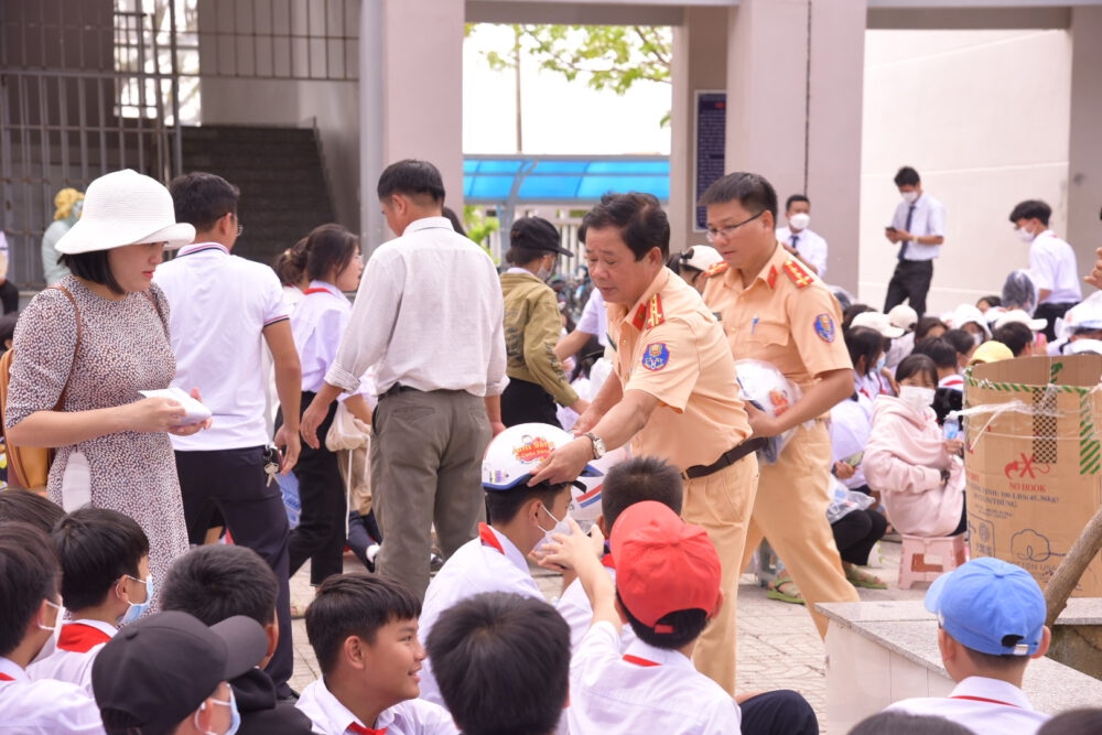 Caravan Ánh sáng học đường: Vì môi trường học tập tốt và an toàn Caravan Ánh sáng học đường: Vì môi trường học tập tốt và an toàn