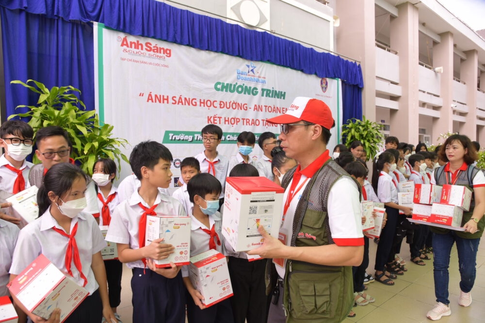 Caravan Ánh sáng học đường: Vì môi trường học tập tốt và an toàn Caravan Ánh sáng học đường: Vì môi trường học tập tốt và an toàn