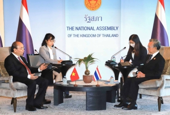 Chủ tịch nước Nguyễn Xuân Phúc hội kiến Chủ tịch Quốc hội Thái Lan Chuan Leekpai