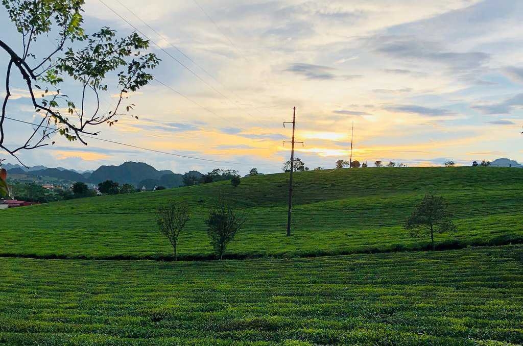 Cắm trại tại Hang Tàu cao nguyên Môc Châu, Việt Nam.