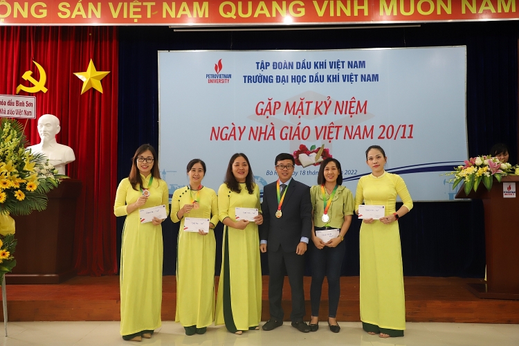PVU tổ chức Lễ kỷ niệm 40 năm Ngày Nhà giáo Việt Nam 20/11