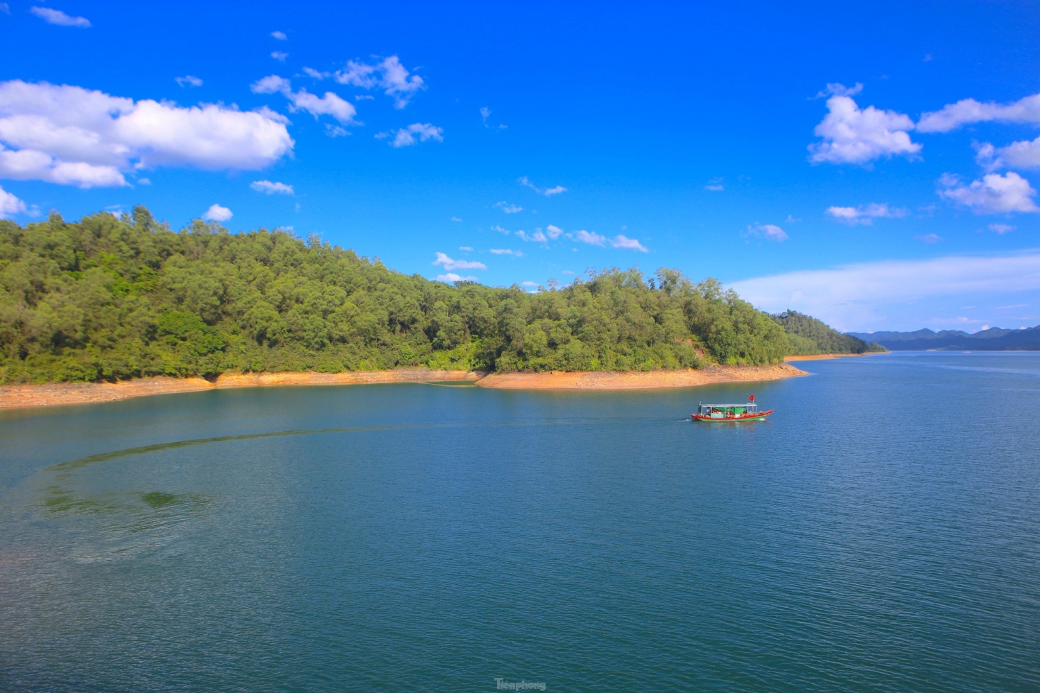 Hồ Kẻ Gỗ - Vẻ đẹp đậm hơi thở thiên nhiên nên thơ và trữ tình