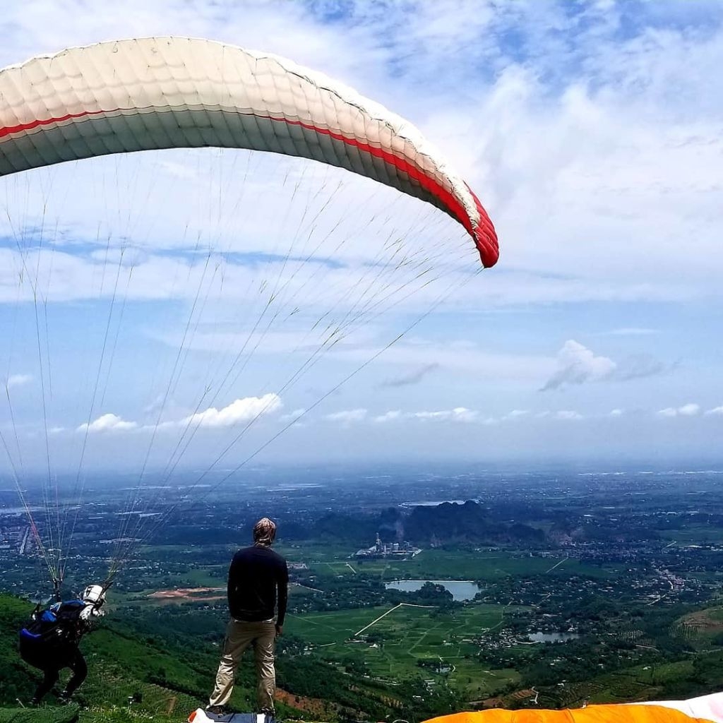 Trải nghiệm đồi Bù, cắm trại bay dù lượn đầy thú vị tại Hà Nội