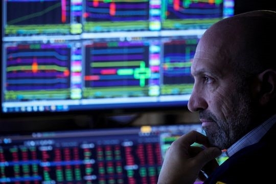 Thị trường chứng khoán thế giới ngày 30/11: Dow Jones đi ngang khi giới đầu tư thận trọng trước bài phát biểu của Chủ tịch Fed