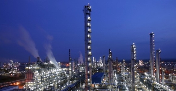 Trung Quốc giảm giá bán lẻ xăng và dầu diesel