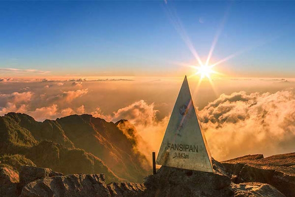 Vì sao Fansipan được chọn là ngọn núi thích hợp để trekking dịp cuối năm?