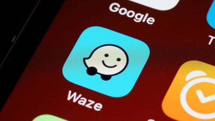 Google hợp nhất Waze và Maps nhằm cắt giảm chi phí