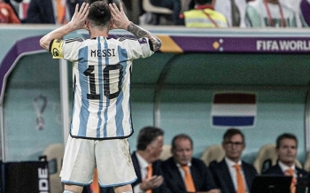 Messi tỏ thái độ tức giận với Wout Weghorst