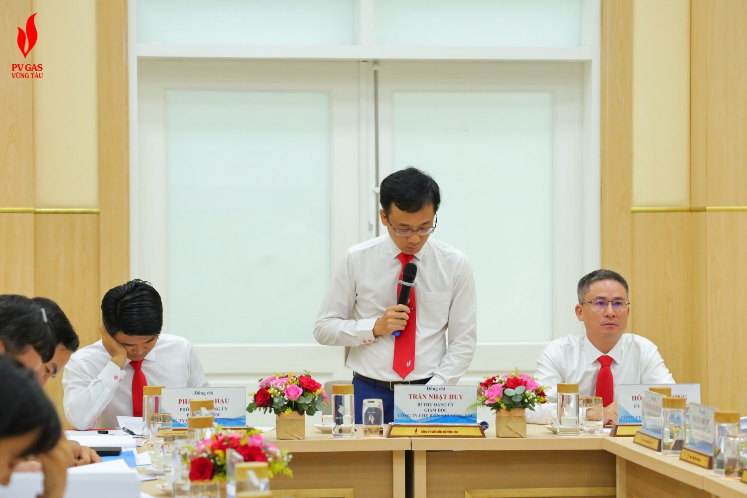 Đoàn chủ tọa của Đảng ủy KVT điều hành Hội nghị Kiểm điểm tự phê bình và phê bình năm 2022