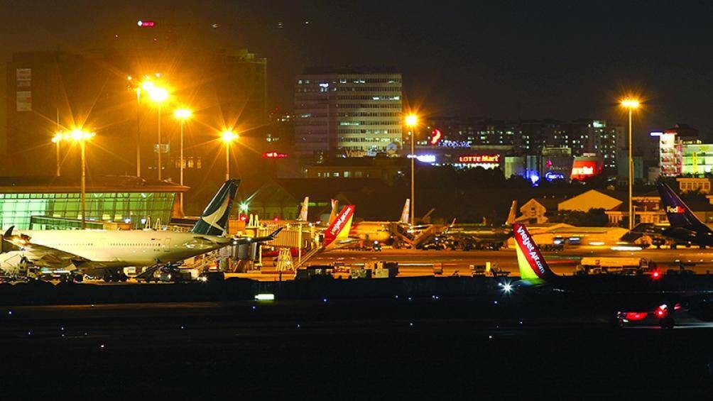 Tăng hàng trăm chuyến đêm tại sân bay Tân Sơn Nhất dịp cao điểm Tết