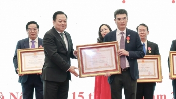Phó Tổng giám đốc Petrovietnam, Chủ tịch HĐQT PV GAS Dương Mạnh Sơn đón nhận Huân chương Lao động hạng Nhì