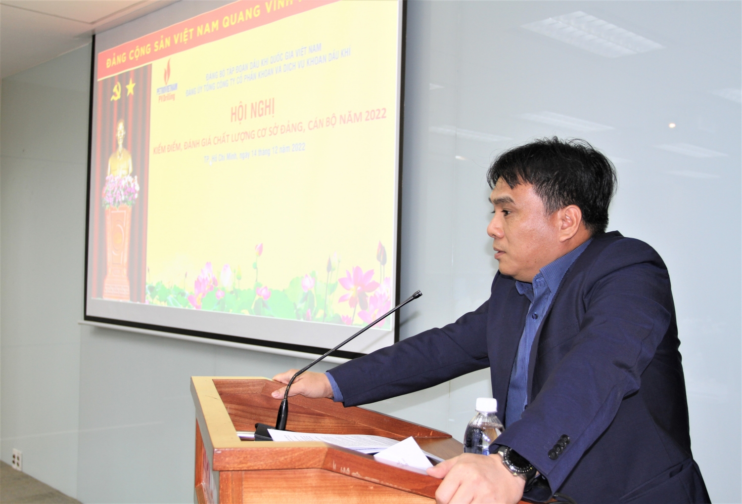 Đồng chí Nguyễn Xuân Cường - Bí thư Đảng ủy, Tổng giám đốc PV Drilling báo cáo kiểm điểm tập thể Ban Tổng giám đốc.