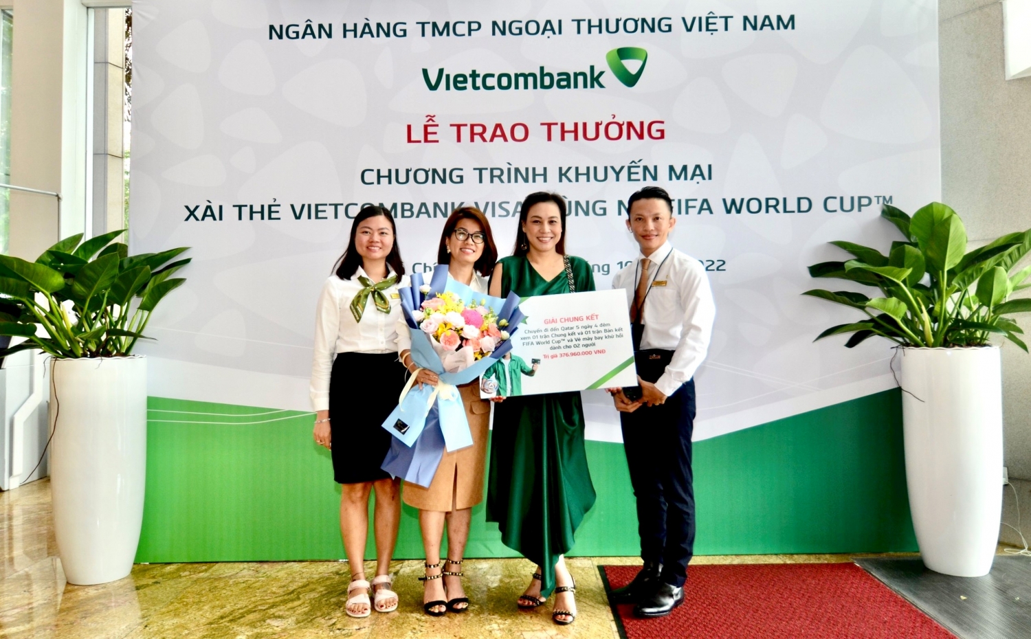 Các giải thưởng giá trị đã được trao tặng cho chủ thẻ quốc tế Vietcombank