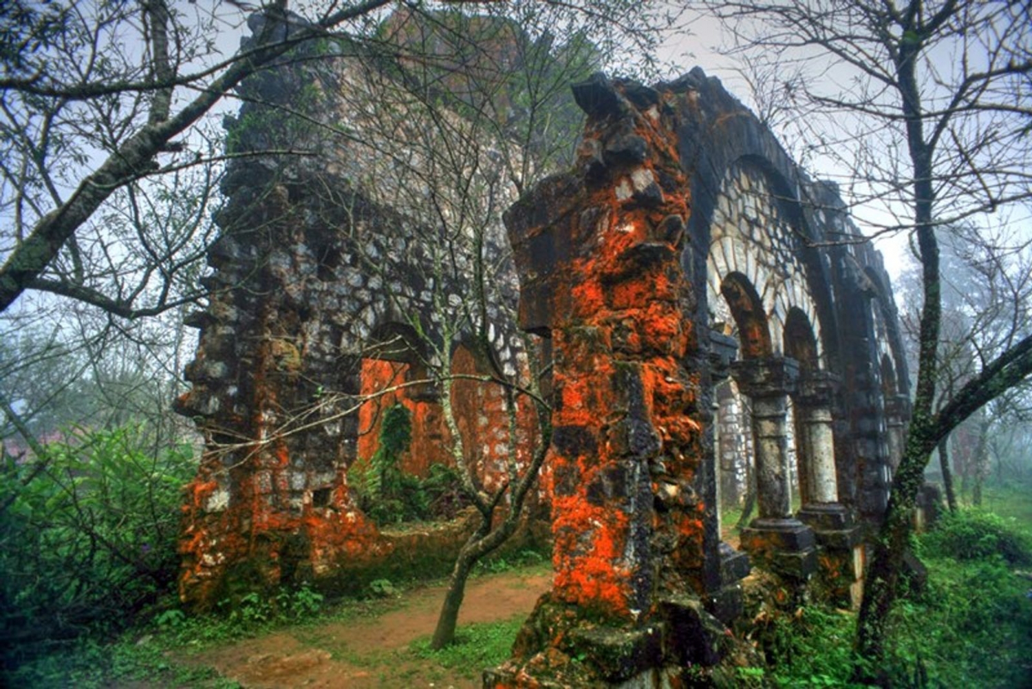 Khám phá tu viện cổ Tả Phìn với vẻ đẹp ma mị đầy huyền bí
