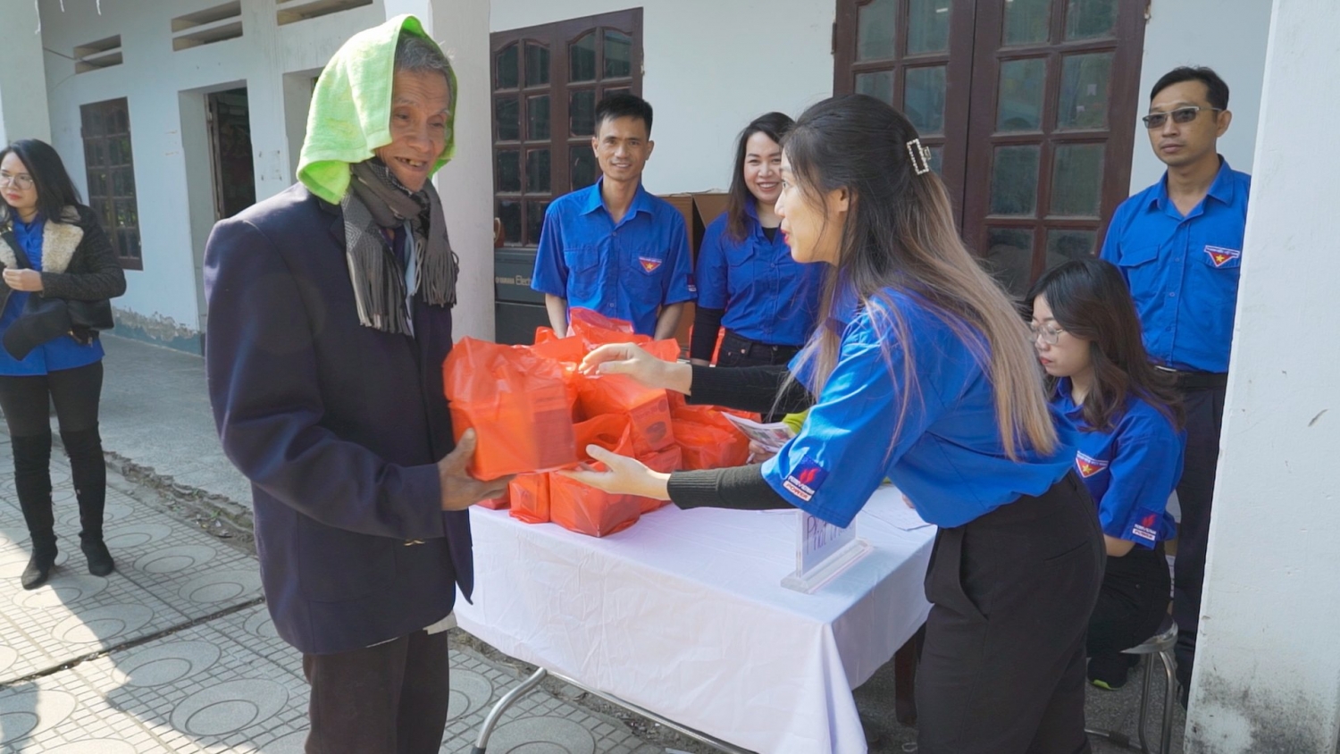 Đoàn Thanh niên PV Power tổ chức cấp phát thuốc và khám bệnh cho nhân dân tại Phú Thọ