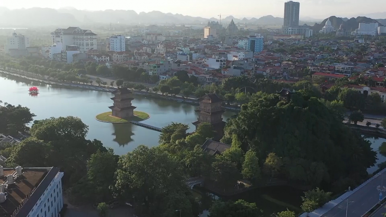 Chùa Bạc - Điểm du lịch tâm linh độc đáo ở thành phố Ninh Bình