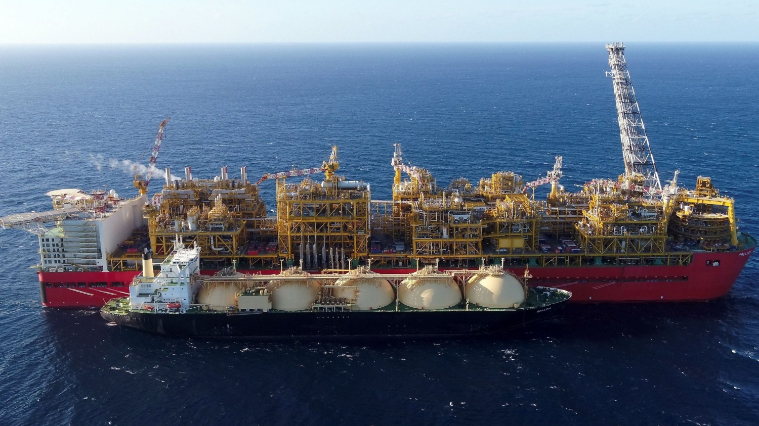 Shell: Phát hiện cháy trên tàu khai thác LNG nổi ngoài khơi lớn nhất thế giới