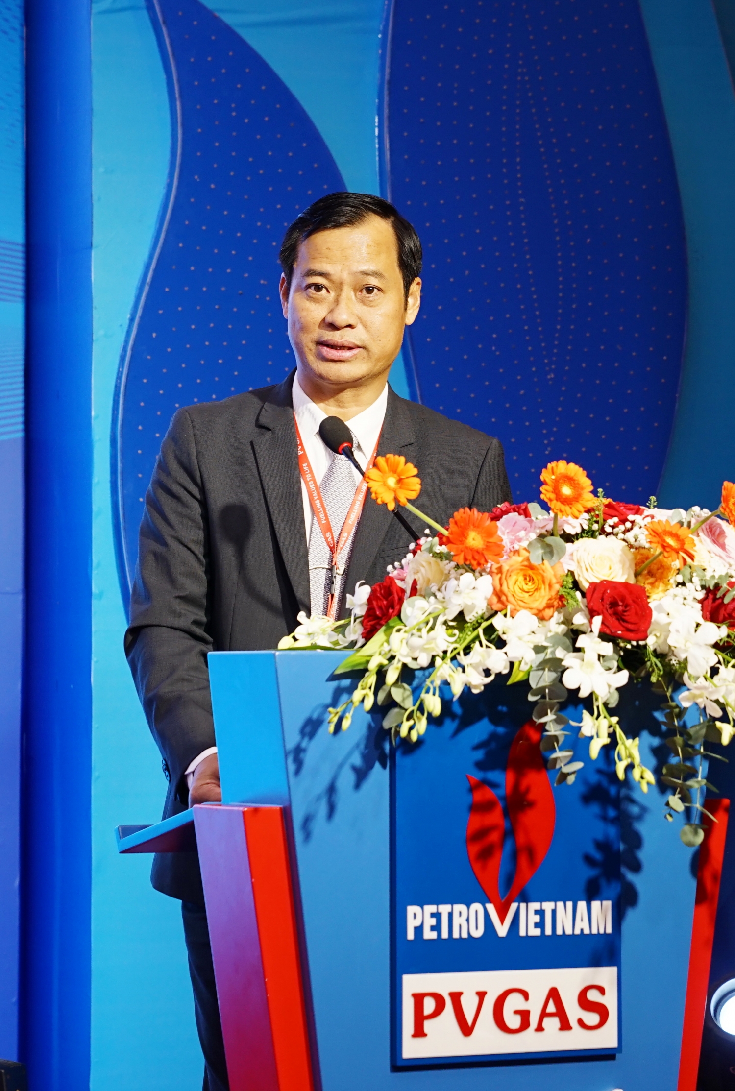 Chủ tịch Công đoàn PV GAS Trần Xuân Thành báo cáo về Thỏa ước lao động tập thể, Nội quy lao động, Quy chế dân chủ và Quỹ Khen thưởng - Phúc lợi