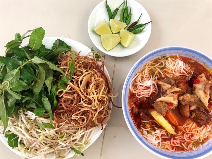 Đến Phan Thiết thưởng thức bún sườn bò chuẩn vị