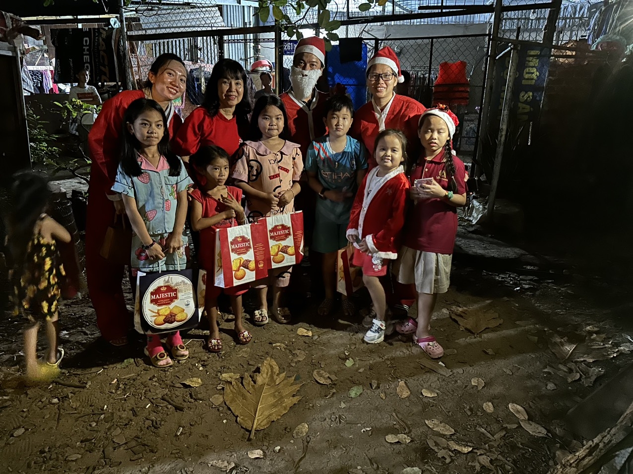 Đoàn Thanh niên PTSC Marine tặng quà Giáng Sinh cho trẻ em