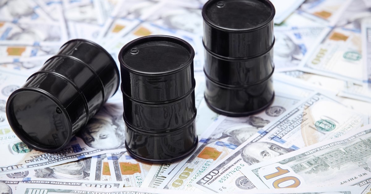 Giá dầu thế giới chạm mức cao nhất trong 3 tuần khi Trung Quốc nới lỏng hạn chế COVID-19