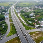 Thủ tướng yêu cầu đẩy nhanh tiến độ triển khai các dự án đường bộ cao tốc trọng điểm