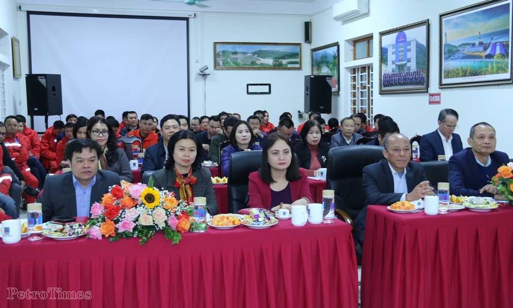 Ấm áp “Xuân nghĩa tình Dầu khí - Tết hạnh phúc, bình an Ấm áp “Xuân nghĩa tình Dầu khí - Tết hạnh phúc, bình an