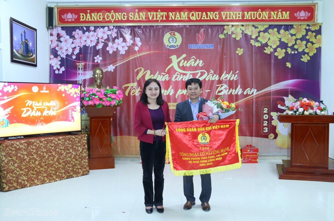 Ấm áp “Xuân nghĩa tình Dầu khí - Tết hạnh phúc, bình an Ấm áp “Xuân nghĩa tình Dầu khí - Tết hạnh phúc, bình an