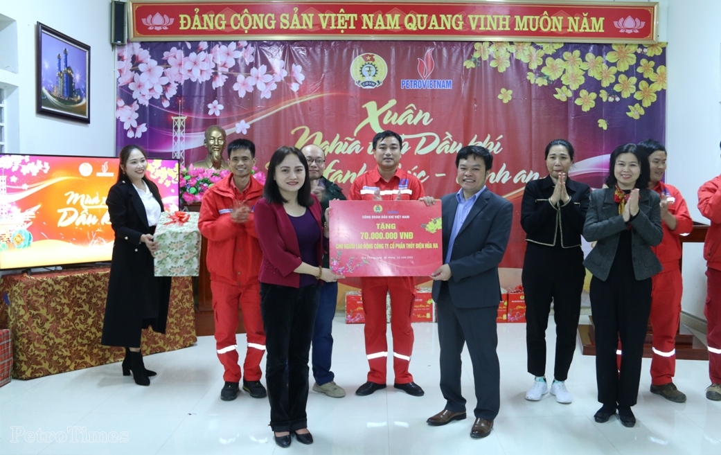 Ấm áp “Xuân nghĩa tình Dầu khí - Tết hạnh phúc, bình an Ấm áp “Xuân nghĩa tình Dầu khí - Tết hạnh phúc, bình an