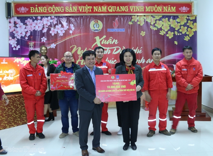 Ấm áp “Xuân nghĩa tình Dầu khí - Tết hạnh phúc, bình an Ấm áp “Xuân nghĩa tình Dầu khí - Tết hạnh phúc, bình an