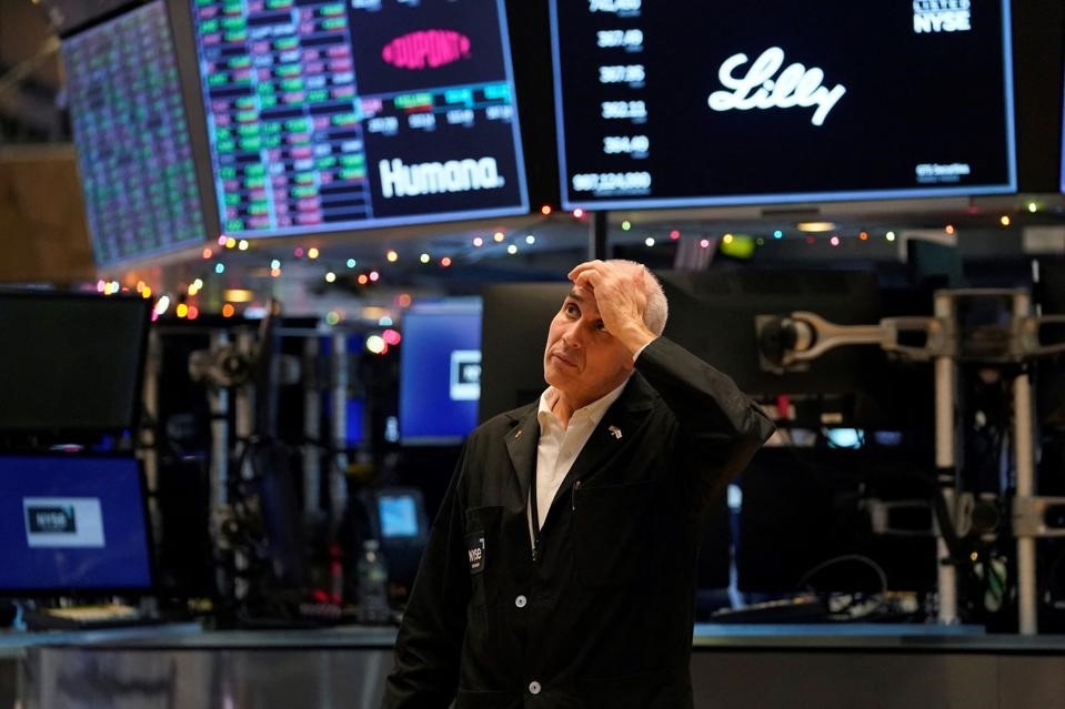 Thị trường chứng khoán thế giới ngày 31/12: Nỗ lực cuối phiên không đủ để Dow Jones khép lại năm 2022 trong sắc xanh