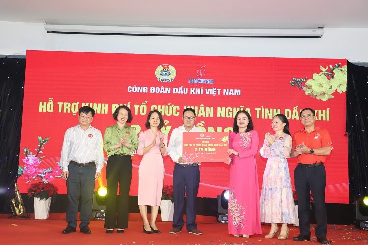 Đầm ấm “Xuân nghĩa tình Dầu khí - Tết hạnh phúc, bình an năm 2023