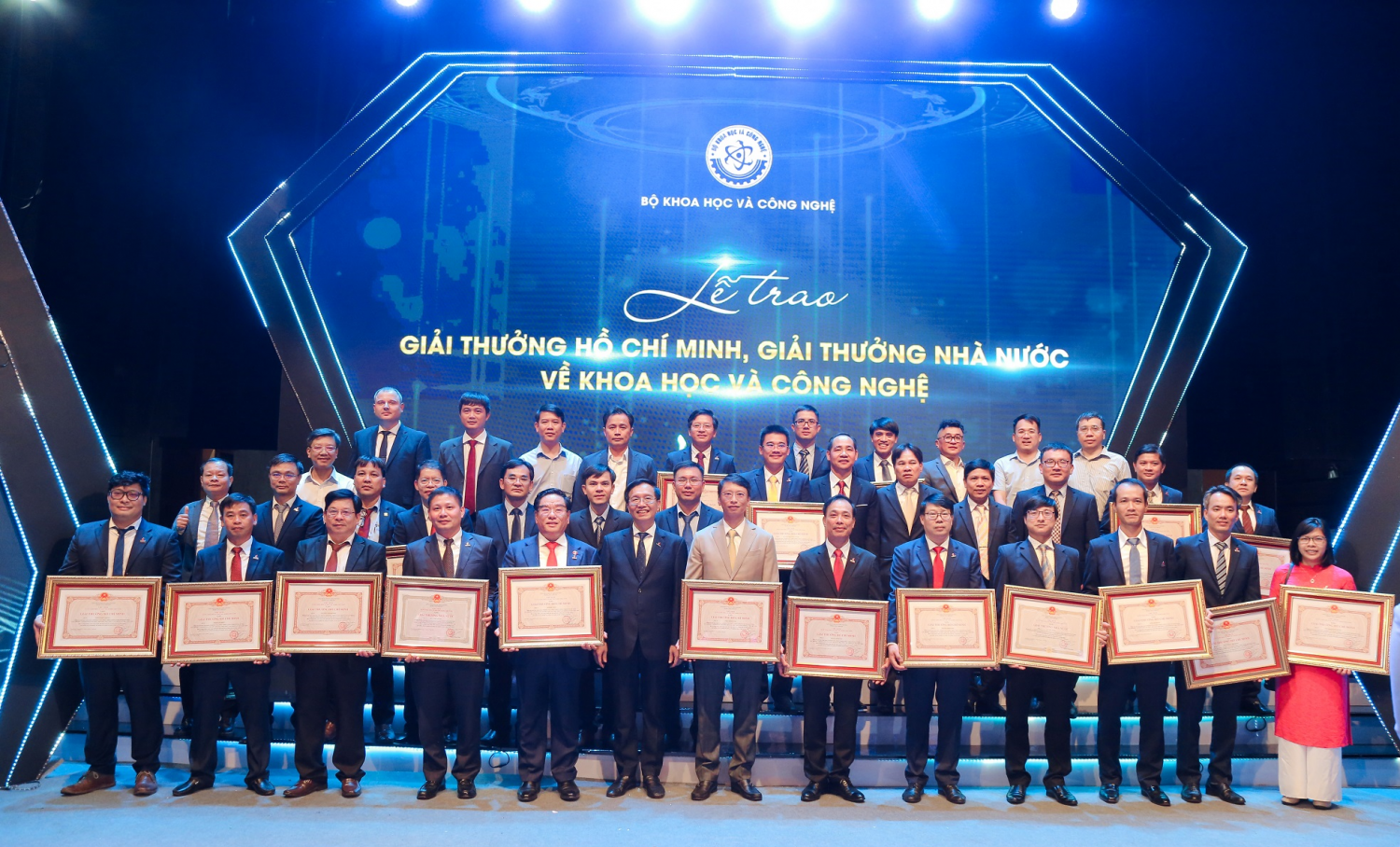 Năm 2022, 03 công trình, cụm công trình Dầu khí được trao Giải thưởng Hồ Chí Minh, 03 công trình Dầu khí được trao Giải thưởng Nhà nước về khoa học công nghệ. 