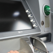 Tin tức kinh tế ngày 5/1: Rút tiền mặt qua ATM giảm mạnh