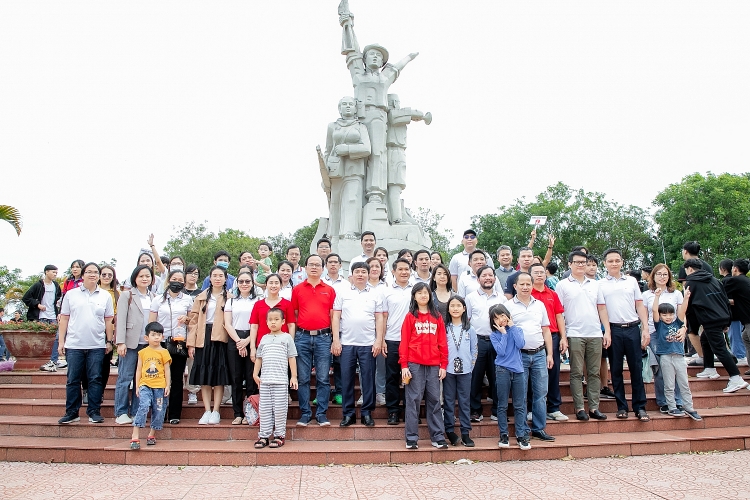 Đảng bộ Trường Đại học Dầu khí Việt Nam (PVU) tổ chức hành trình giáo dục truyền thống lịch sử tại di tích lịch sử quốc gia - Tượng đài chiến thắng La Ngà Đảng bộ Trường Đại học Dầu khí Việt Nam tổ chức giáo dục truyền thống lịch sử tại Di tích chiến thắng La Ngà