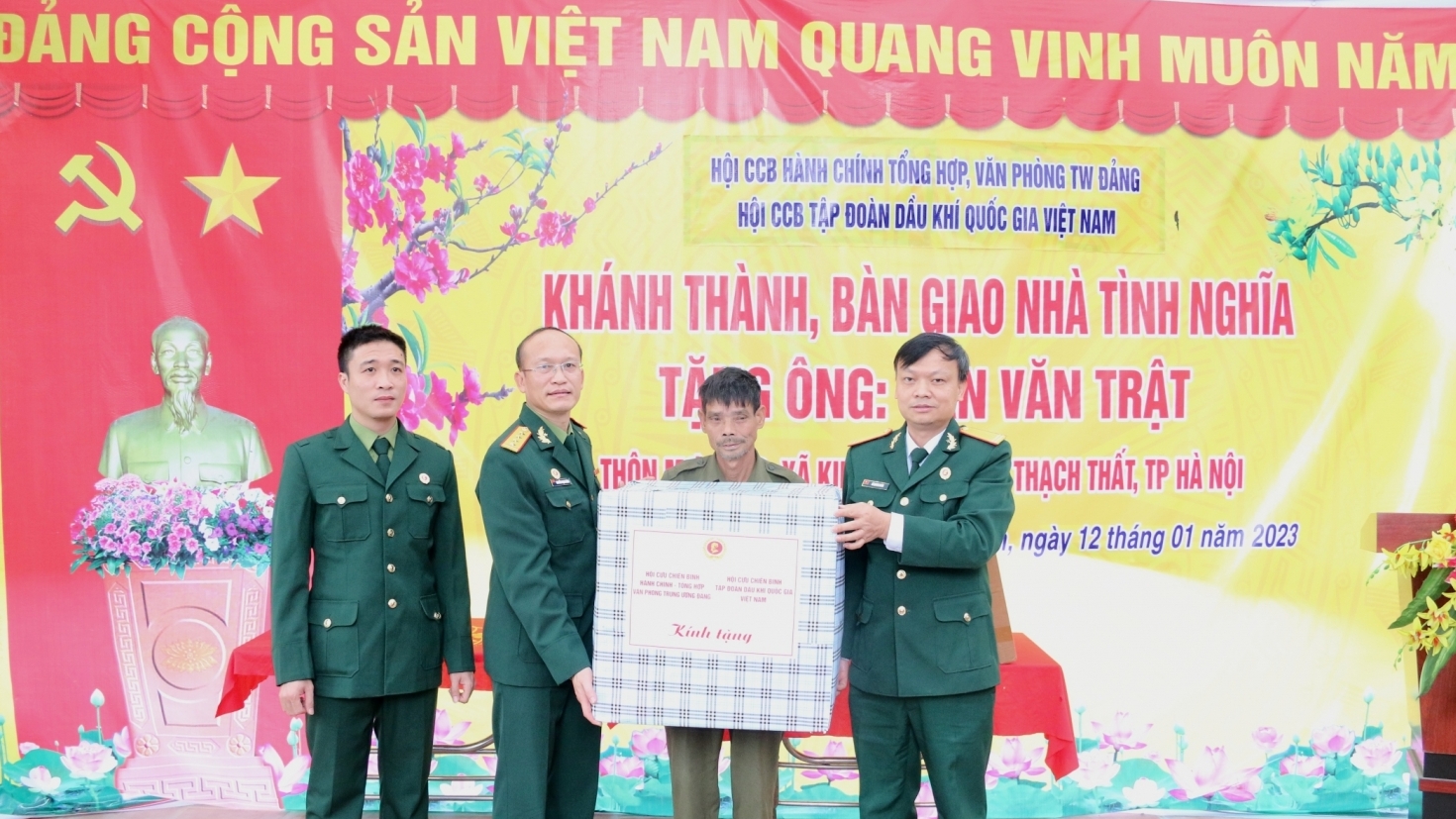 Hội CCB Tập đoàn trao nhà “Nghĩa tình đồng đội” tại Thạch Thất, Hà Nội