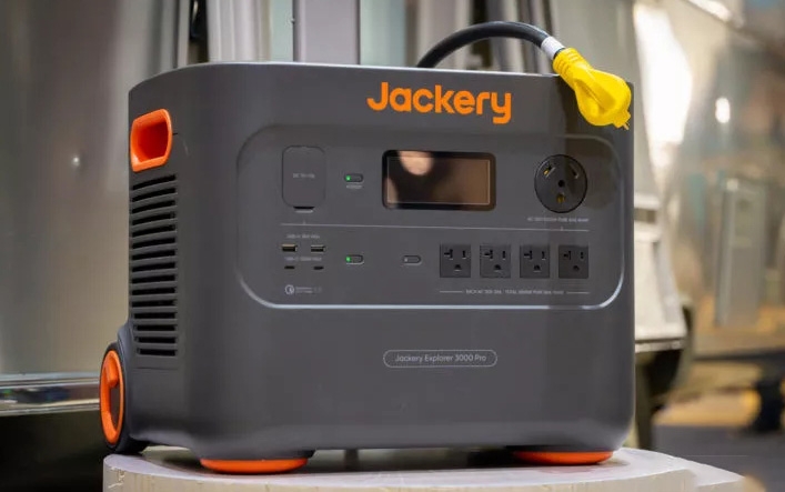 Jackery ra mắt máy phát điện năng lượng mặt trời