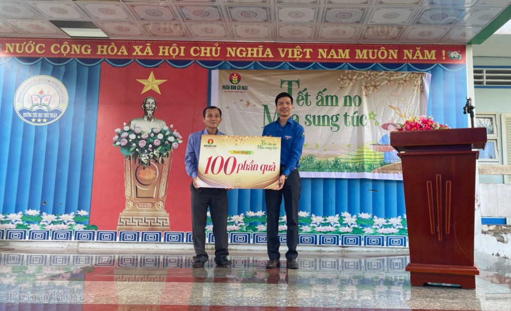 PVCFC mang “Tết ấm no - Mùa sung túc” đến người dân nơi cực Nam Tổ quốc