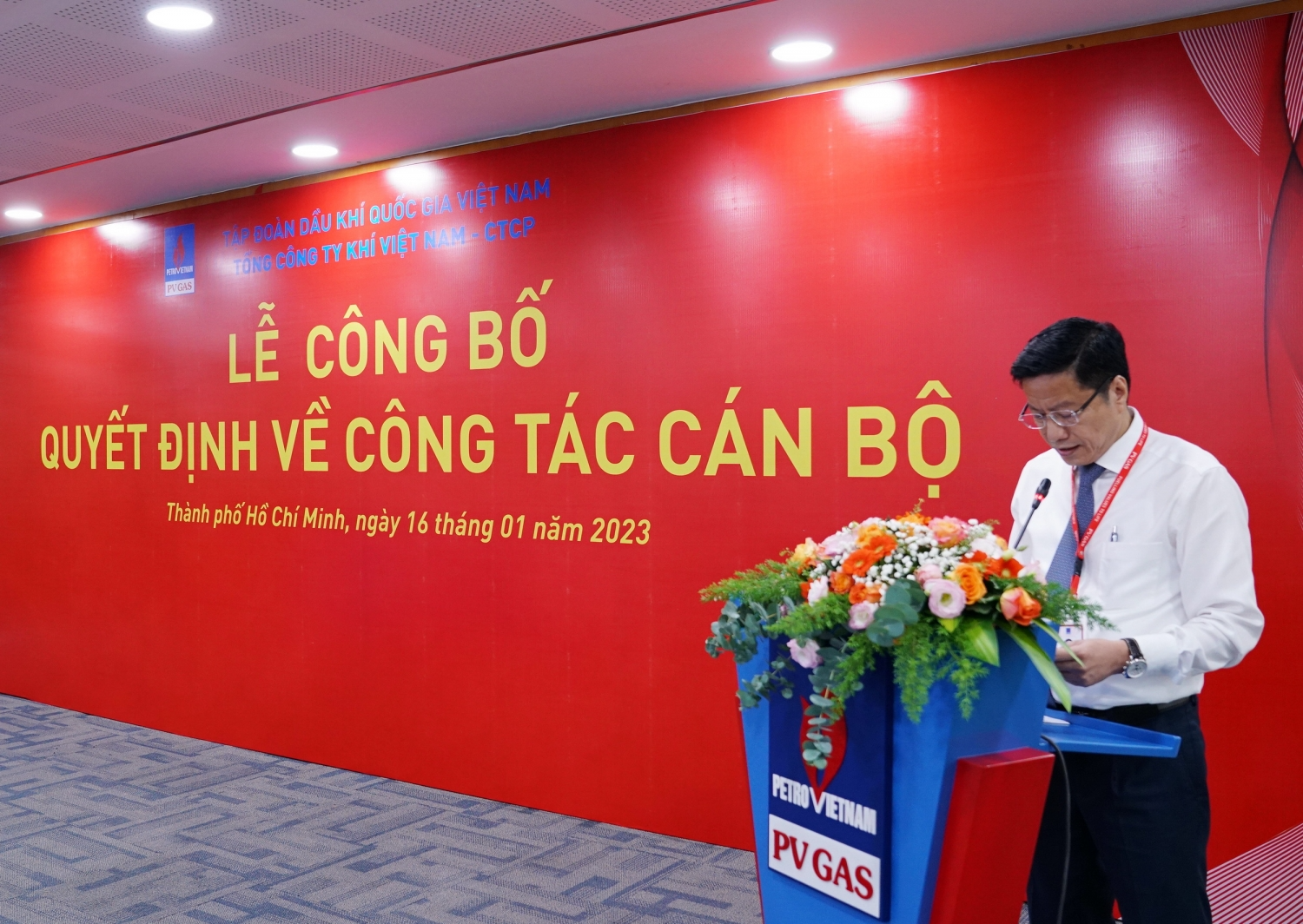 Đồng chí Trần Đức Sơn –Phó Bí thư Đảng ủy, Trưởng Ban Tổ chức – Nhân sự PV GAS công bố 2 quyết định bổ nhiệm cán bộ mới