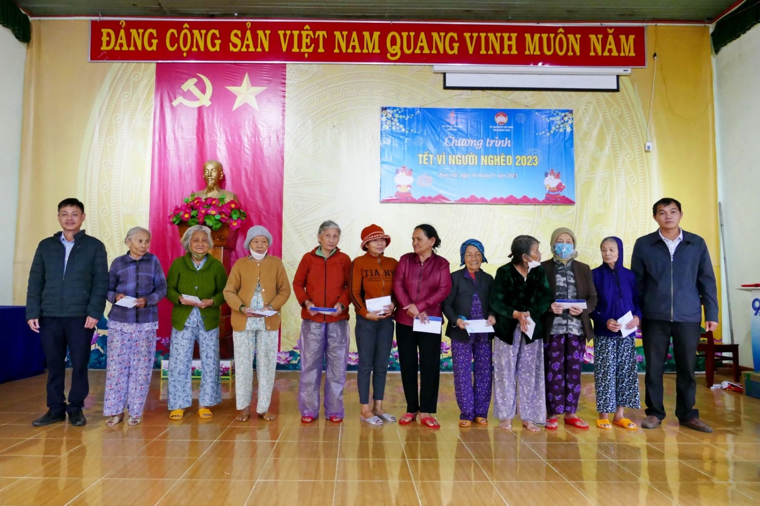 BSR trao 680 suất quà Tết cho bà con huyện Bình Sơn, Quảng Ngãi