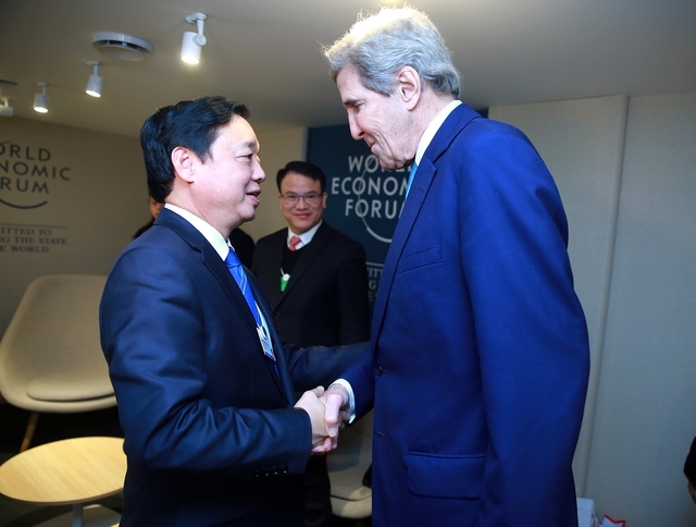 Phó Thủ tướng Trần Hồng Hà gặp Đặc phái viên Tổng thống Hoa Kỳ John Kerry - Ảnh: VGP/Hải Minh