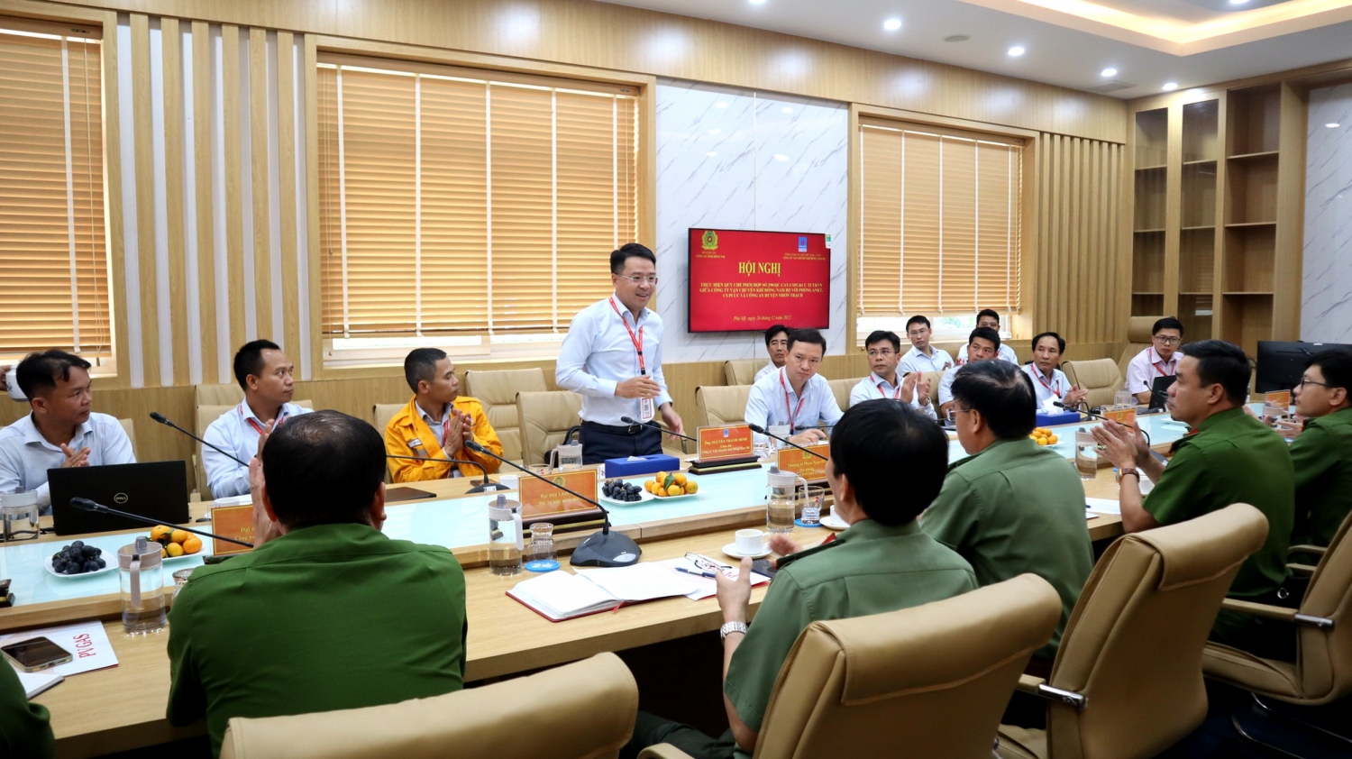 ông Nguyễn Thành Minh - Giám đốc KĐN chủ trì Sơ kết thực hiện công tác phối hợp đảm bảo an ninh, an toàn công trình khí trên địa bàn tỉnh Đồng Nai