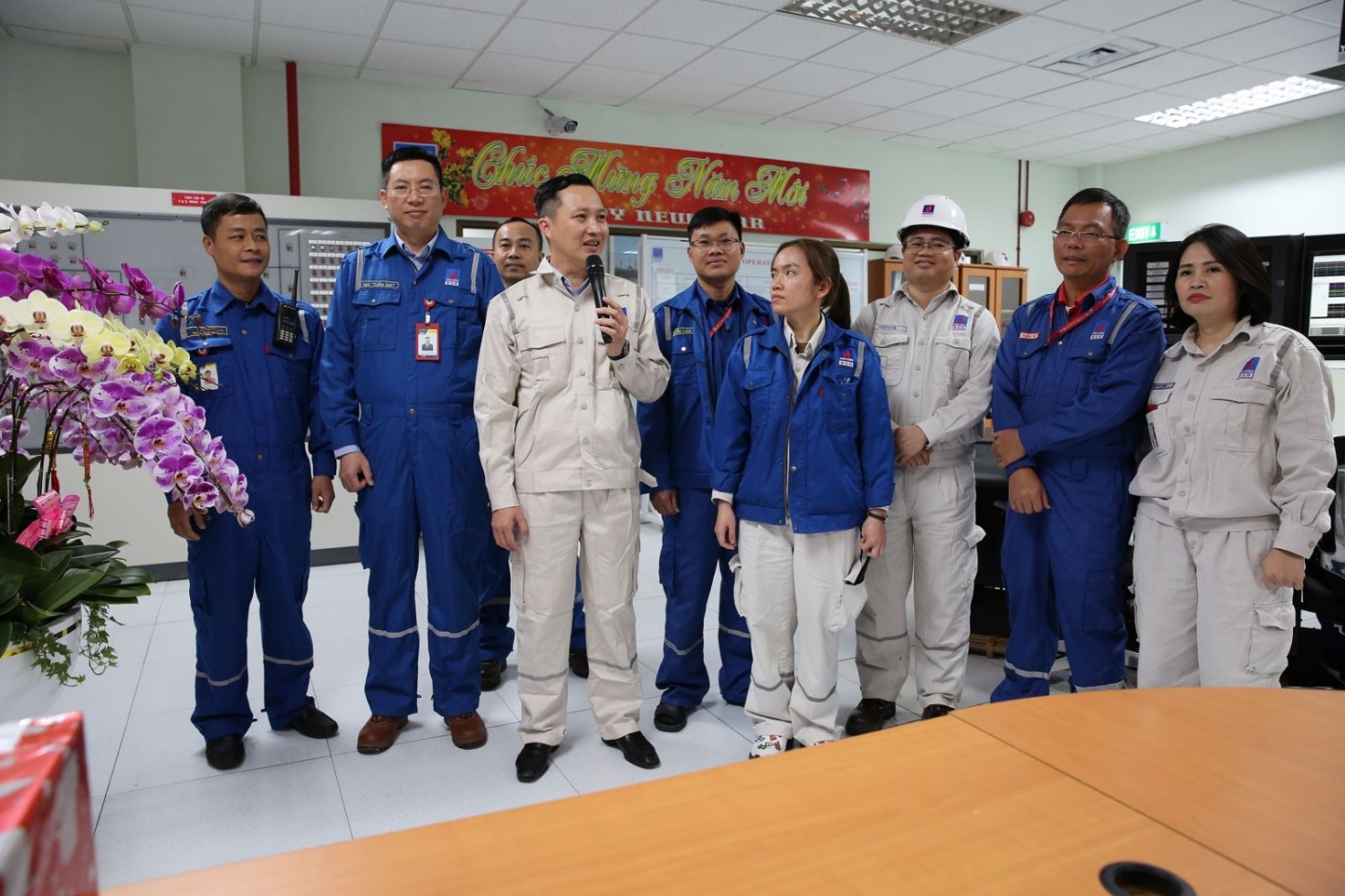 BSR thăm, động viên người lao động trực Tết Nguyên đán Quý Mão 2023