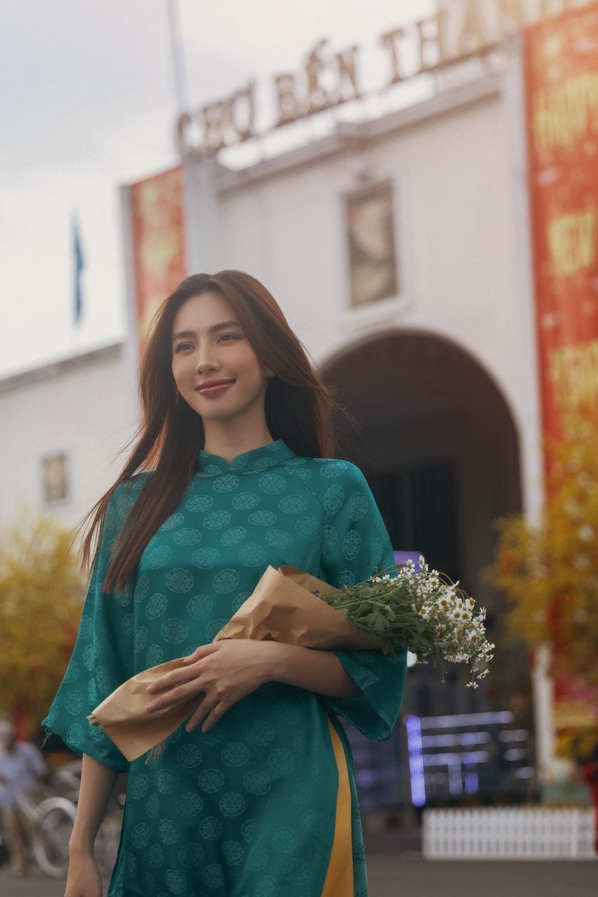 Thùy Tiên dịu dàng trong bộ ảnh đón Xuân Thùy Tiên dịu dàng trong bộ ảnh đón Xuân