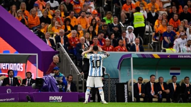 Messi 'hối hận' vì đã khiêu khích Van Gaal