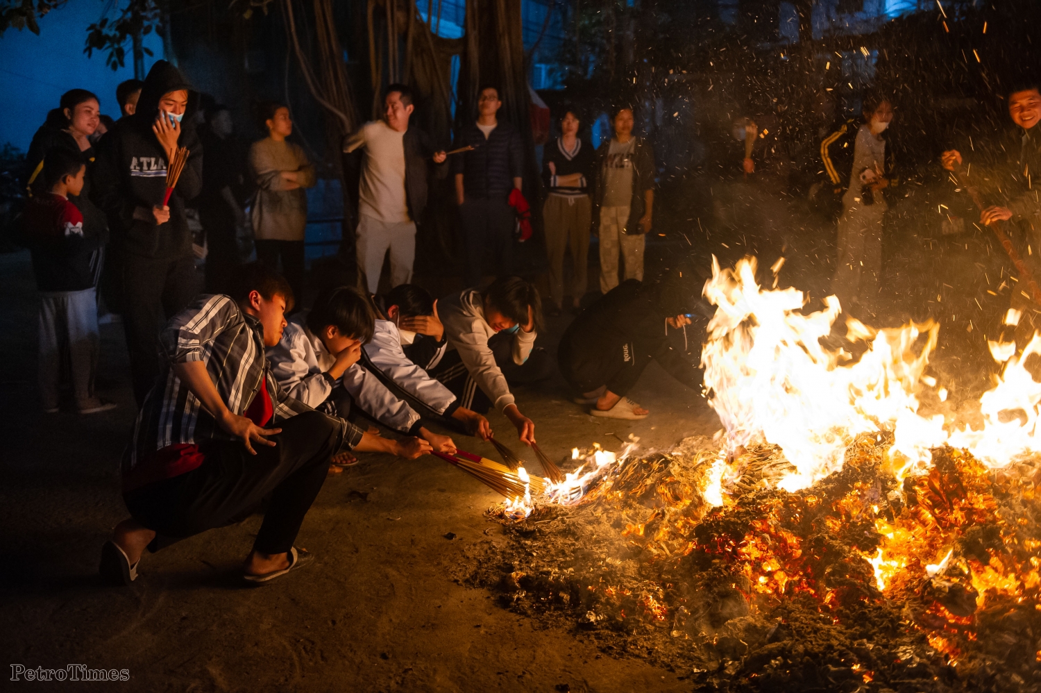 Độc đáo lễ hội rước lửa lấy may dịp năm mới