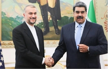 Venezuela và Iran đoàn kết trước sức ép “ngoại bang”