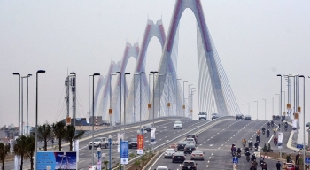 Hà Nội: Cấm xe qua cầu Nhật Tân theo giờ