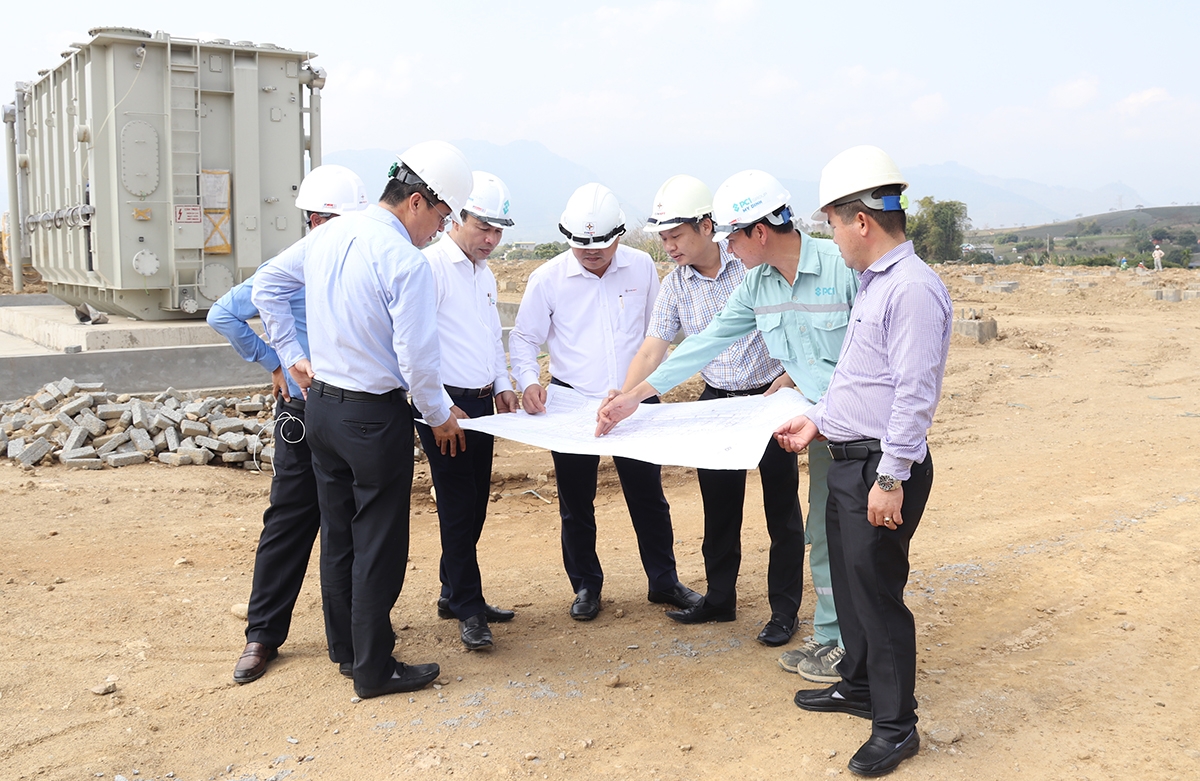 Nỗ lực đưa cụm dự án truyền tải 220kV Huội Quảng - Nghĩa Lộ - Việt Trì về đích